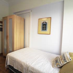 WG-Zimmer for rent for 530 € per month in Lisbon, Rua Actor Vale