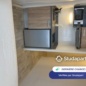 Apartment for rent for €690 per month in Bordeaux, Rue Dubourdieu