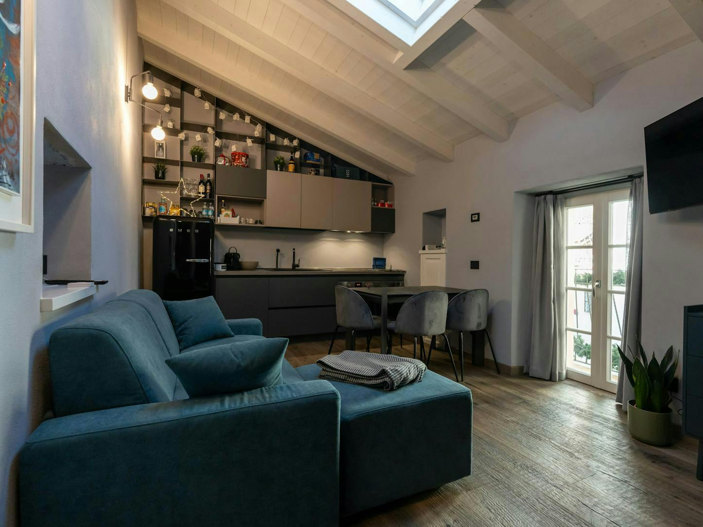 Appartement à louer pour 3 460 €/mois à Verbania, Via dei Partigiani
