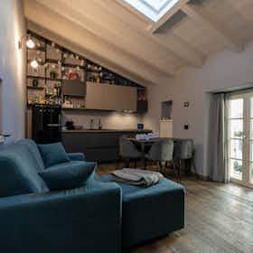 公寓 正在以 €3,460 的月租出租，其位于 Verbania, Via dei Partigiani