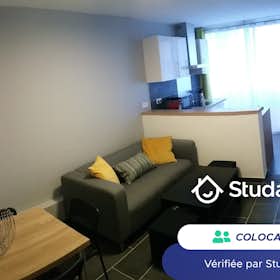 Private room for rent for €560 per month in Créteil, Rue Calmette