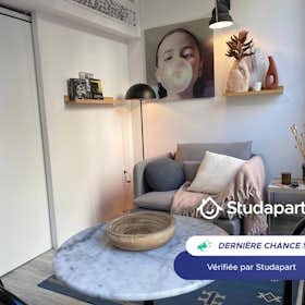 Apartment for rent for €430 per month in Saint-Étienne, Rue de la République