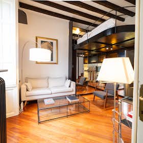 Apartment for rent for €2,300 per month in Milan, Via Solferino