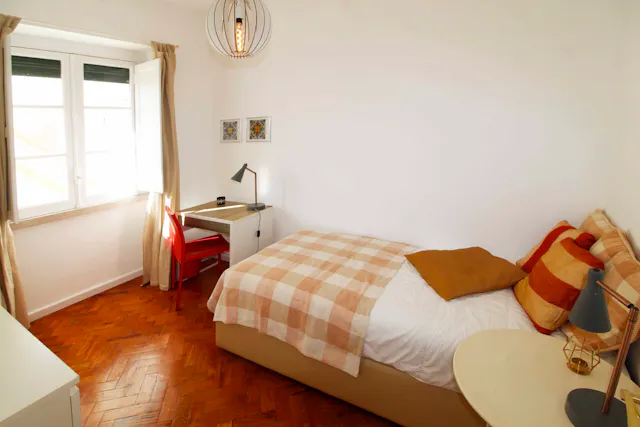 Private room in Rua Leite de Vasconcelos, Lisbon (1507086) room image 1