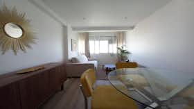 Wohnung zu mieten für 1.350 € pro Monat in Oeiras, Praceta Luís de Freitas Branco