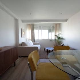 Lägenhet att hyra för 1 350 € i månaden i Oeiras, Praceta Luís de Freitas Branco