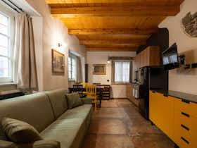 Apartament de închiriat pentru 3.460 EUR pe lună în Verbania, Via dei Partigiani