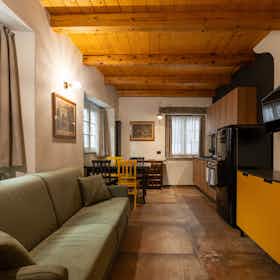 Квартира за оренду для 3 460 EUR на місяць у Verbania, Via dei Partigiani