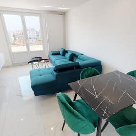 Apartamento para alugar por € 875 por mês em Grenoble, Avenue Jeanne d'Arc