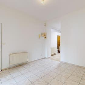 Appartement te huur voor € 770 per maand in Faches-Thumesnil, Rue Léon Gambetta