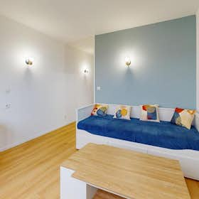 Apartamento para alugar por € 570 por mês em Bron, Avenue Général de Gaulle