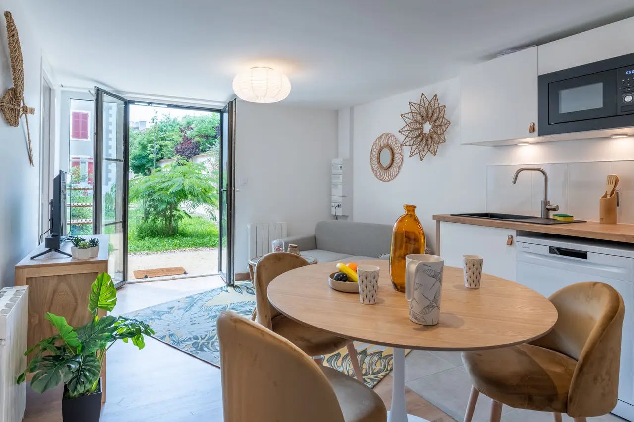 Rue Victor Hugo, Villeurbanne preview