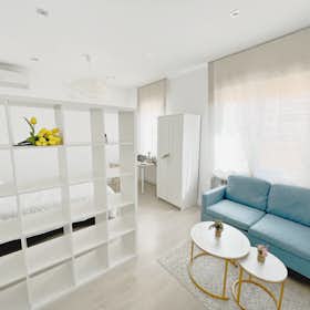 Pokój prywatny do wynajęcia za 800 € miesięcznie w mieście Madrid, Calle de Ibiza