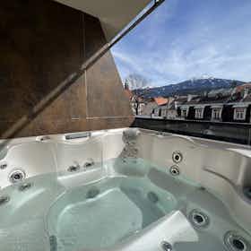 Appartement te huur voor € 4.000 per maand in Innsbruck, Heiliggeiststraße