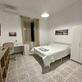 Private room for rent for €730 per month in Rome, Viale dello Scalo San Lorenzo