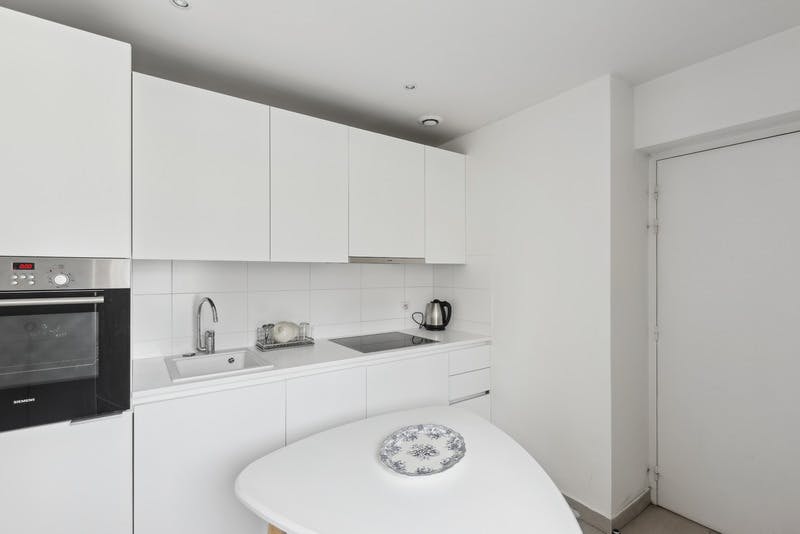 Building for rent on Rue Marbeuf, Paris - Vue 4