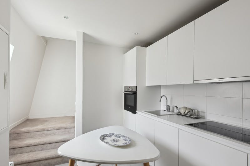 Building for rent on Rue Marbeuf, Paris - Vue 3