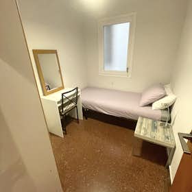 Private room for rent for €375 per month in Barcelona, Carrer de Biscaia