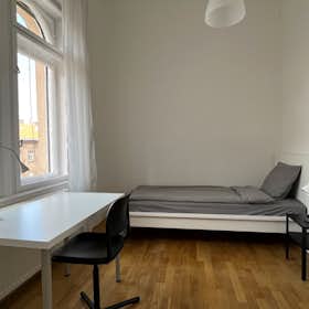 Private room for rent for HUF 147,958 per month in Budapest, Rottenbiller utca