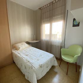 Private room for rent for €450 per month in Barcelona, Carrer de Lepant