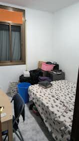 Privé kamer te huur voor € 500 per maand in El Prat de Llobregat, Avinguda de la Verge de Montserrat