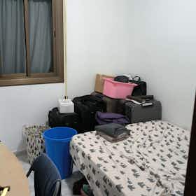 Cameră privată de închiriat pentru 500 EUR pe lună în El Prat de Llobregat, Avinguda de la Verge de Montserrat
