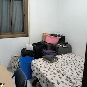 Privé kamer te huur voor € 500 per maand in El Prat de Llobregat, Avinguda de la Verge de Montserrat