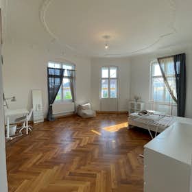 Apartment for rent for €2,590 per month in Berlin, Paul-Robeson-Straße