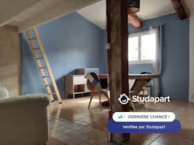 Mieszkanie do wynajęcia za 1050 € miesięcznie w mieście Nans-les-Pins, Traverse de la Font Vieille