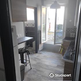 Apartment for rent for €620 per month in Bordeaux, Rue Crampel