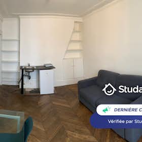 Apartment for rent for €900 per month in Paris, Rue du Cherche-Midi