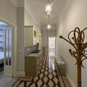 Apartment for rent for €2,400 per month in Milan, Via Volterra