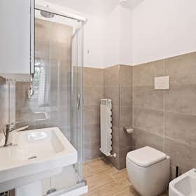 Private room for rent for €910 per month in Milan, Viale Legioni Romane