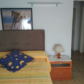 WG-Zimmer zu mieten für 375 € pro Monat in Cerdanyola del Vallès, Carrer de la Serra de Galliners
