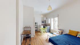 Studio for rent for €420 per month in Reims, Rue de Vesle