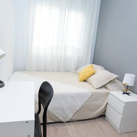私人房间 正在以 €390 的月租出租，其位于 Zaragoza, Calle Baltasar Gracián