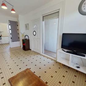 Chambre privée for rent for 535 € per month in Pessac, Avenue Phénix-Haut-Brion