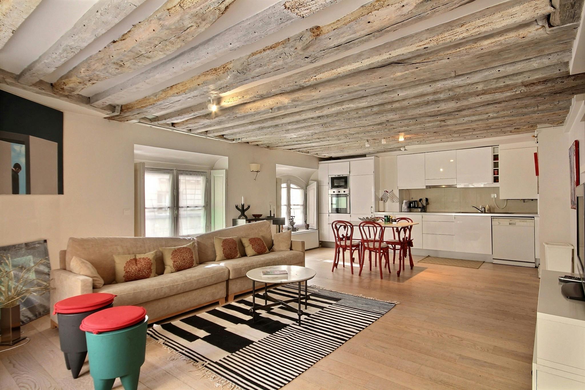 Apartment for rent for €3,286 per month in Paris, Rue de Bourgogne