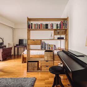 Studio for rent for €2,010 per month in Paris, Rue de la Tombe-Issoire
