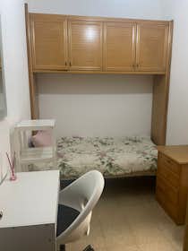 Private room for rent for €520 per month in Barcelona, Carrer de Fontova