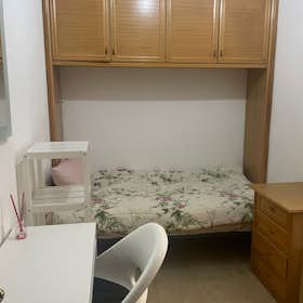 Private room for rent for €520 per month in Barcelona, Carrer de Fontova