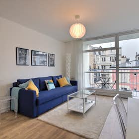 Apartment for rent for €1,944 per month in Paris, Rue Violet