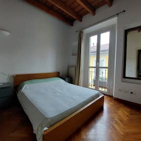 Apartment for rent for €1,400 per month in Milan, Via Arnolfo di Cambio