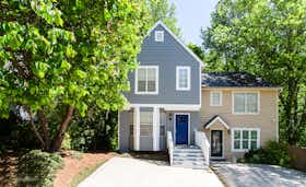 Dom do wynajęcia za $4,200 miesięcznie w mieście Smyrna, Laurel Bridge Dr SE