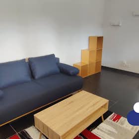 Apartment for rent for €560 per month in Échirolles, Allée Docteur Calmette