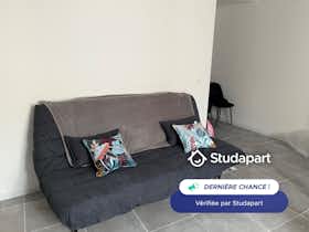 Appartement te huur voor € 810 per maand in Fréjus, Rue Saint-François de Paule