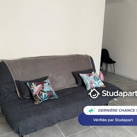 Appartement te huur voor € 810 per maand in Fréjus, Rue Saint-François de Paule