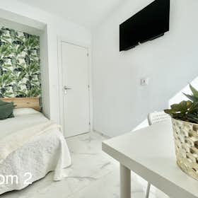 Private room for rent for €350 per month in Sevilla, Avenida Sánchez Pizjuan