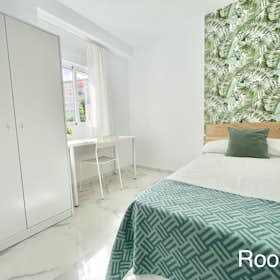 WG-Zimmer for rent for 320 € per month in Sevilla, Avenida Sánchez Pizjuan