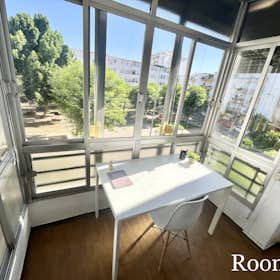 Приватна кімната for rent for 295 EUR per month in Sevilla, Calle Doctor Domínguez Rodiño